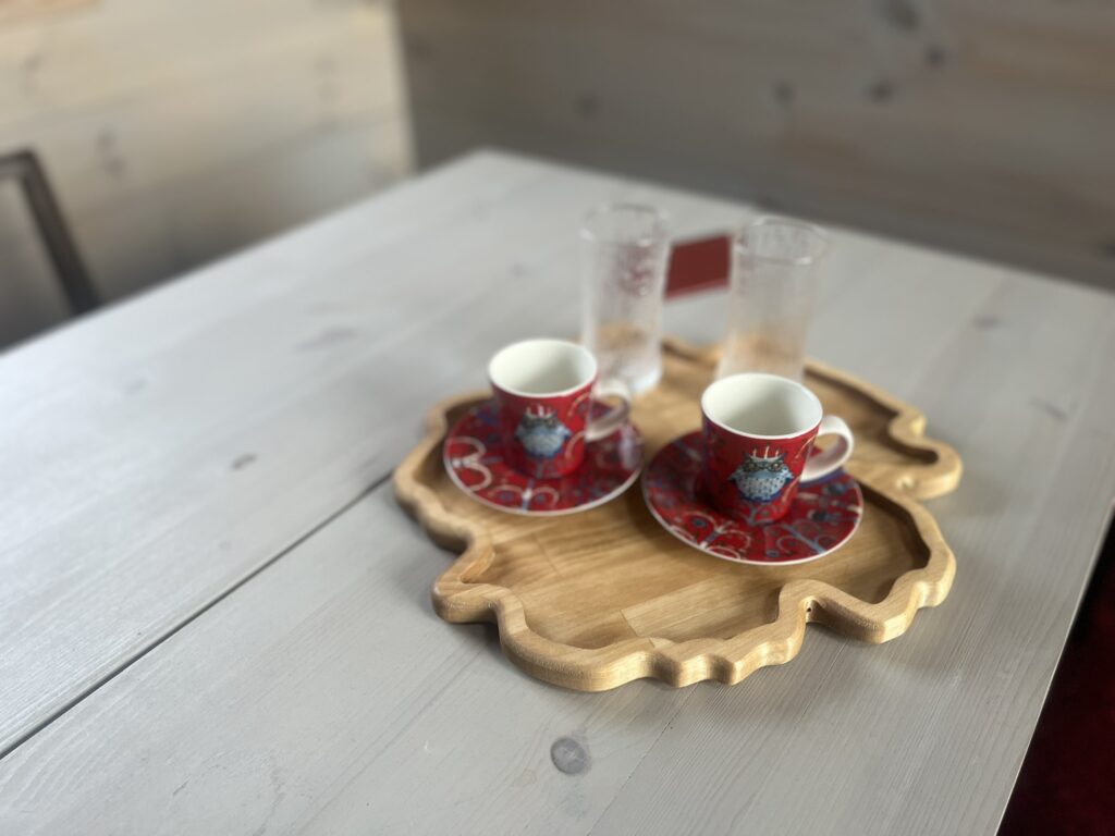 Flora Peony Birky tray with cups