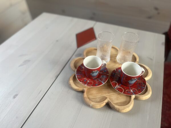 Flora Birky tray Flora Birky tray with cups