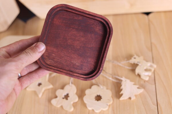 3N0A3747 Aarre Box with Six Christmas Tree Ornament pieces