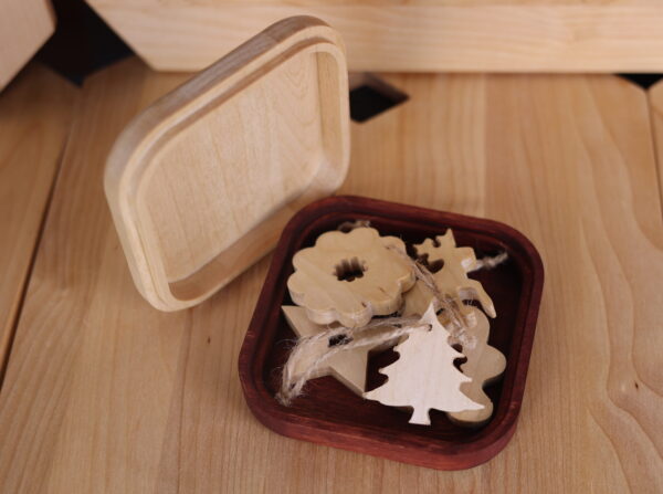 Aarre Box with Christmas Tree Ornament pieces Aarre Box with Christmas Tree Ornament pieces
