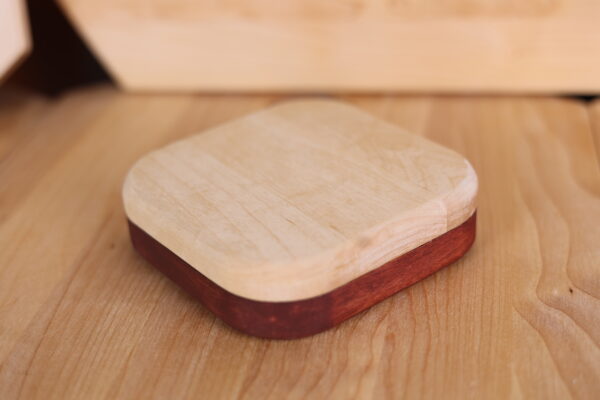 3N0A3749 Aarre Box with Six Christmas Tree Ornament pieces