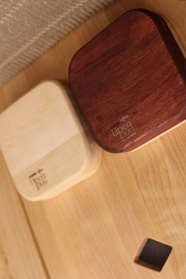 3N0A3870 Aarre Box with Six Christmas Tree Ornament pieces