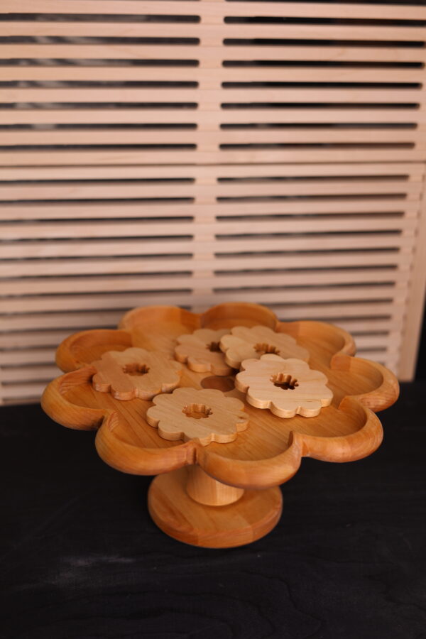 Flora ('Pipari') Cake & Serving Stand