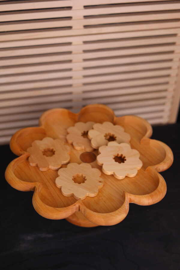 Flora ('Pipari') Cake & Serving Stand