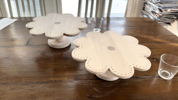 Flora ('Pipari') Cake Stand