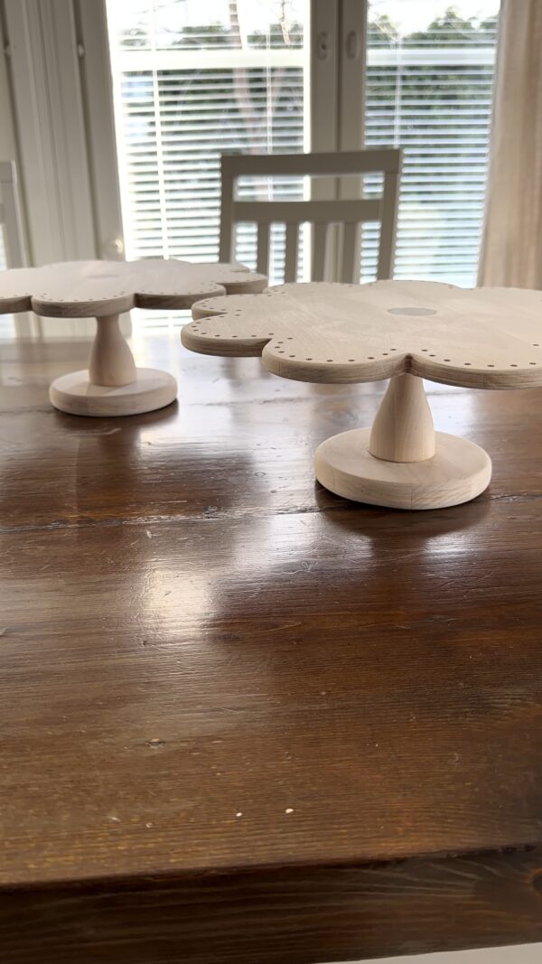 Flora ('Pipari') Cake Stand
