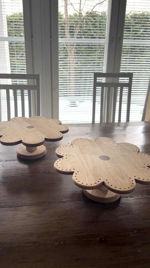 Flora ('Pipari') Cake Stand