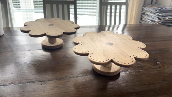 Flora ('Pipari') Cake Stand